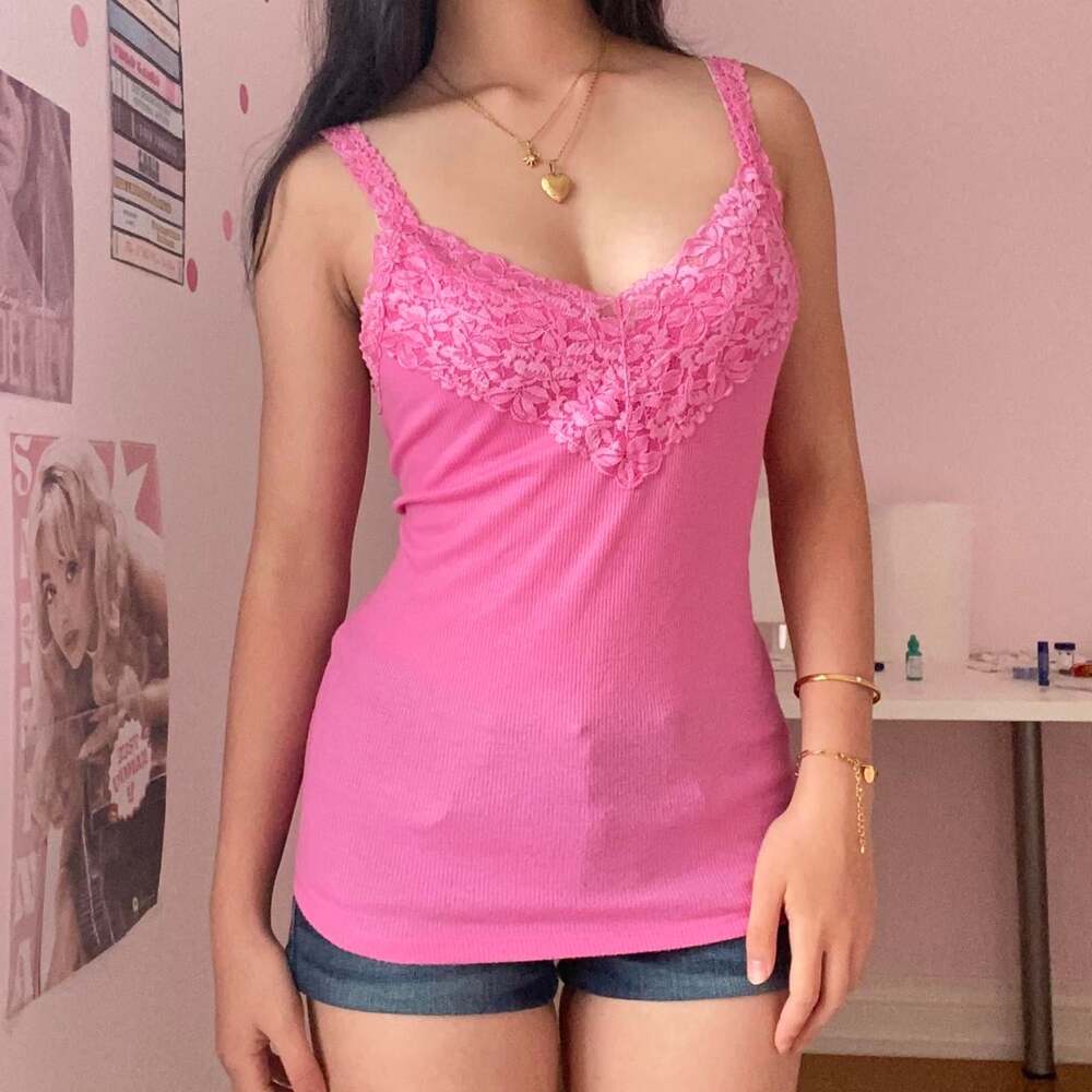 2000s bubblegum pink abercrombie & fitch lace cami